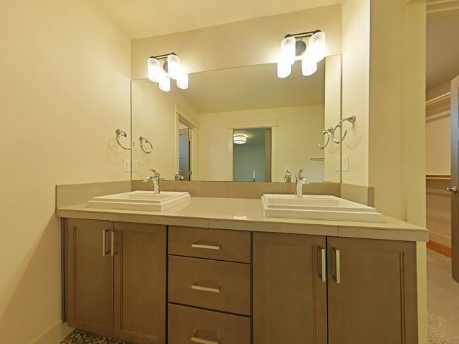 Building Photo - 3 Bedroom House ~ South Corvallis ~ Small ...