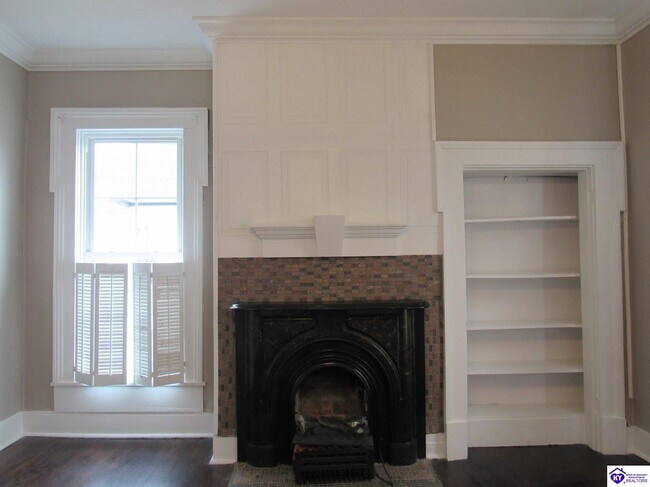 Building Photo - 208 N Mulberry St
