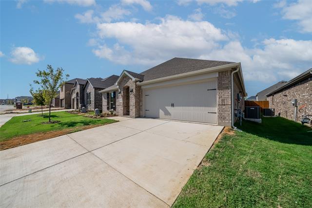 Building Photo - 10505 Breezeway Dr
