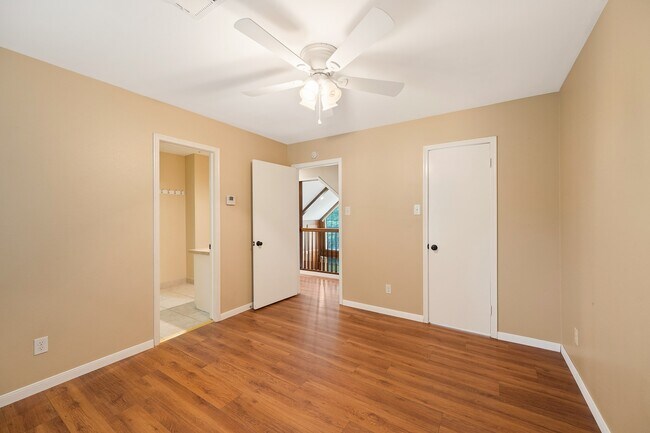 Building Photo - 18107 Shadow Valley Dr