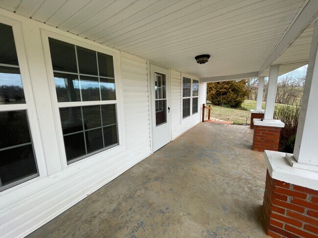 Building Photo - 555 Hopewell Rd
