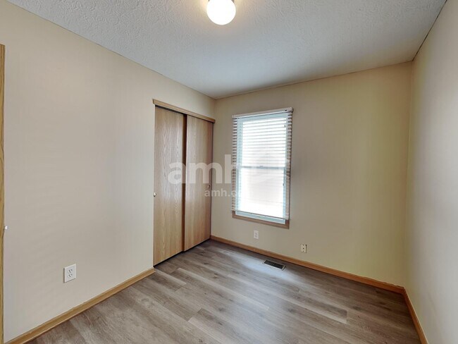 Building Photo - 2130 Winding Hollow Dr