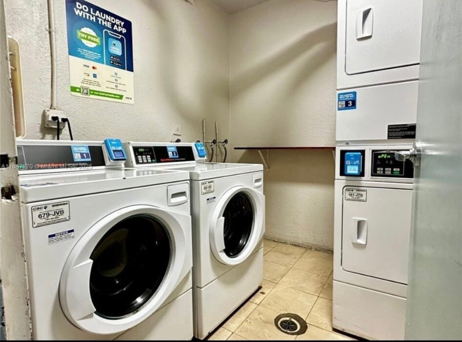 Building Photo - 7501 E Treasure Dr