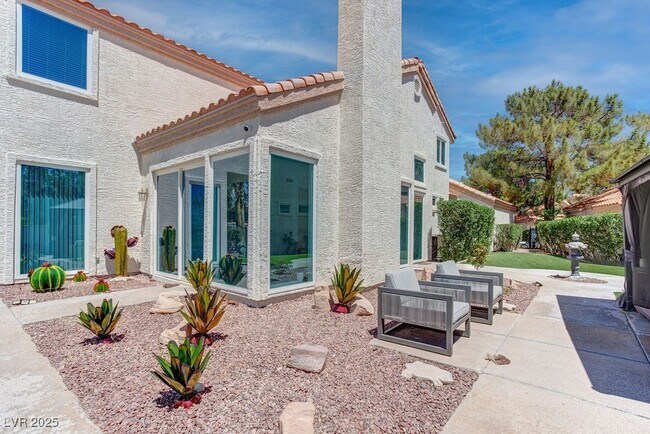 Building Photo - 8953 Diamond Falls Dr