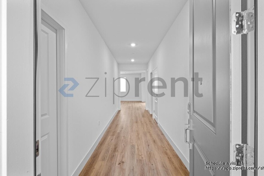 Building Photo - Unit