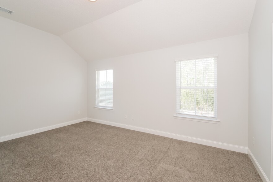 Building Photo - 135 Sugarberry Cir