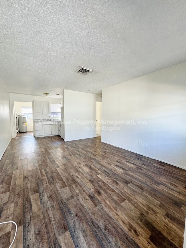 Building Photo - 15149 Avalon Ave