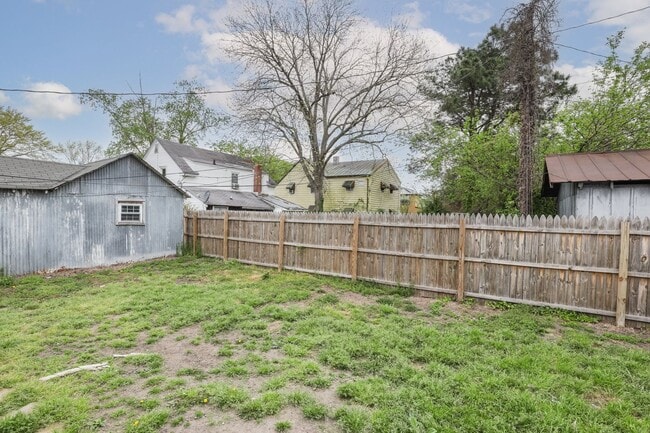 Building Photo - Renovated and Roomy 3 Bedroom Home in the ...