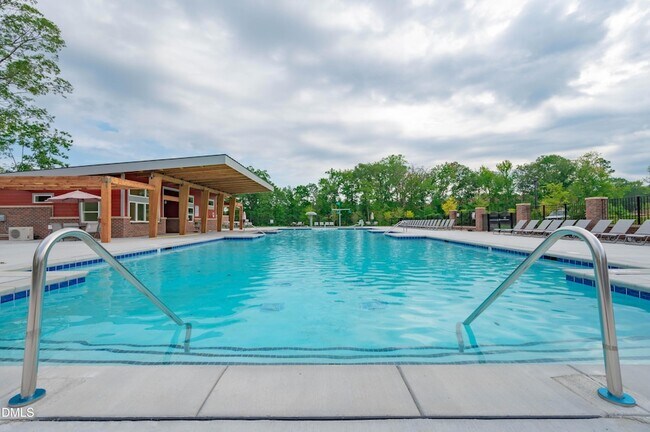 Building Photo - 302 King Closer Dr