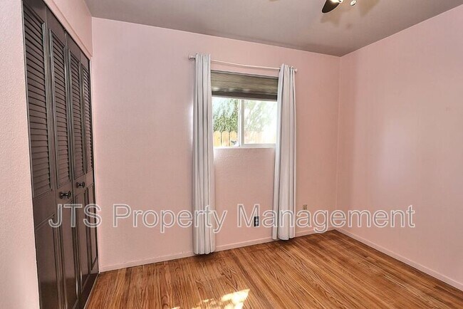 Building Photo - 2128 W La Loma Dr