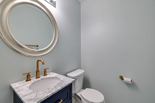 Building Photo - 212 Hawthorne Village Ct