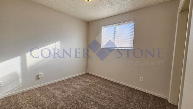 Building Photo - Cozy Duplex in Nampa!