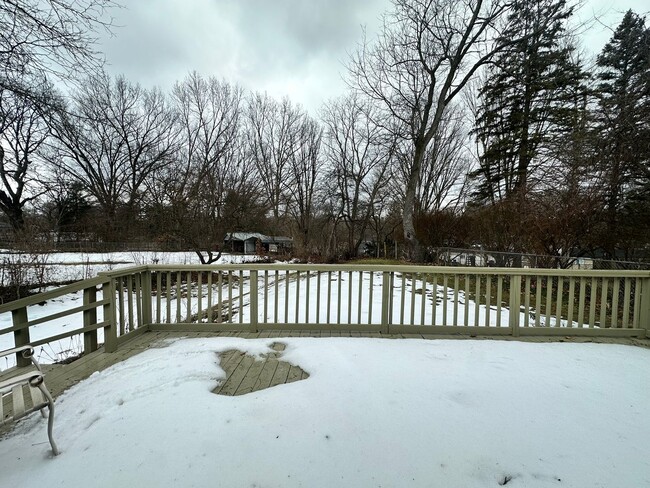 Building Photo - Four Bedroom Home in Battle Creek