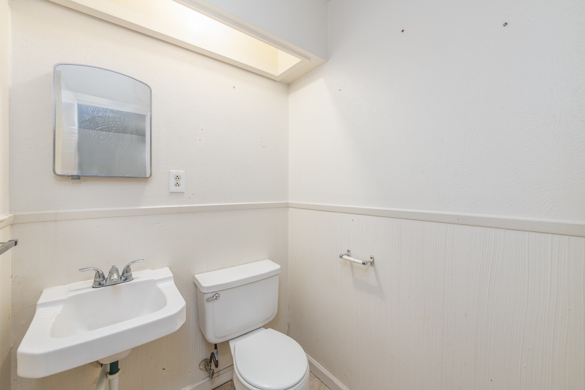 Master bedroom bath - 1816 E Tucker Blvd