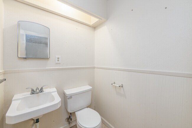 Master bedroom bath - 1816 E Tucker Blvd