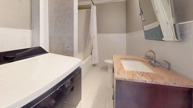 Building Photo - 315 Silver St