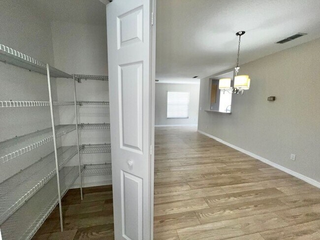 Building Photo - Welcome Home! Updated flooring & fresh interior paint! Move in OCTOBER! Beautiful 3X2 with attach...