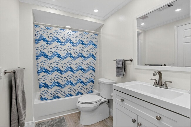 Building Photo - 18731 Stewart Cir