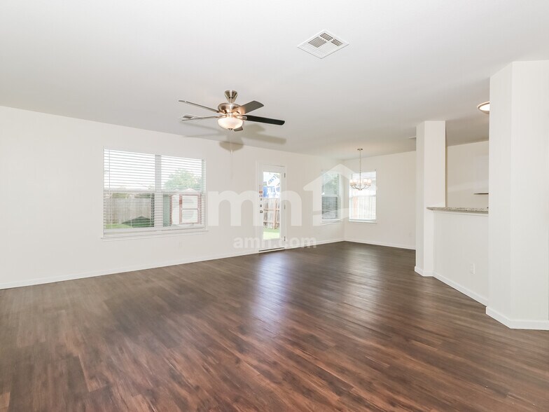 Building Photo - 118 Rinehardt St