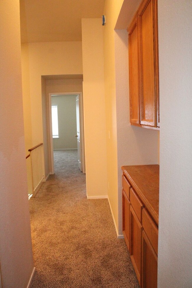 Building Photo - Updated 4 Bedroom, 2 1/2 Bathroom Townhome...
