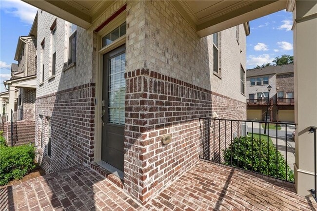 Building Photo - 331 Northaven Ave