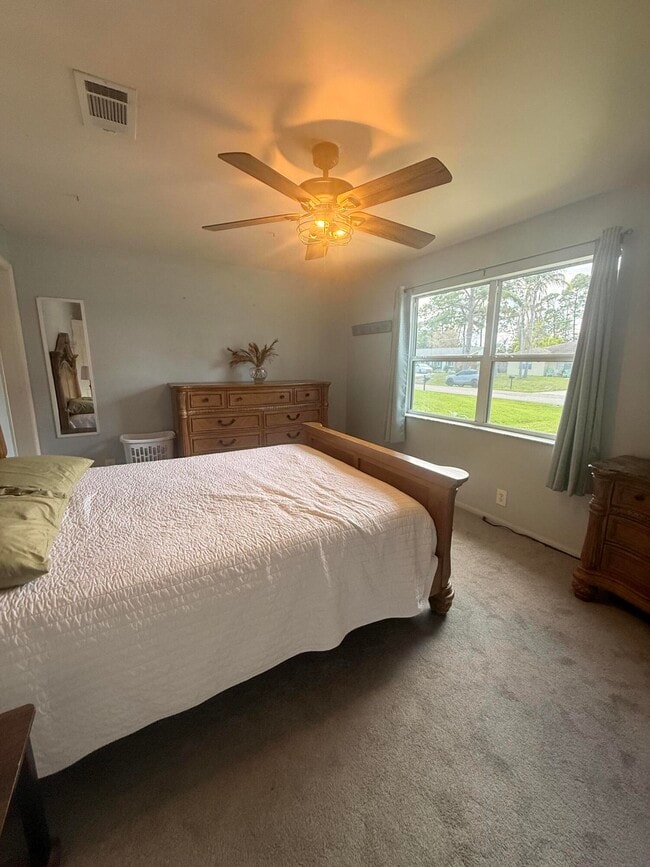 Building Photo - 1881 SE Manth Ln