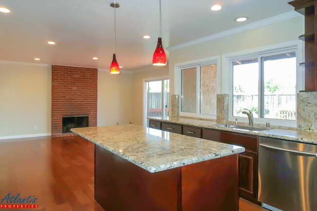 Building Photo - Beautiful Home | Brazilian Hwd Floors | Remodeled Kitchen | A/C