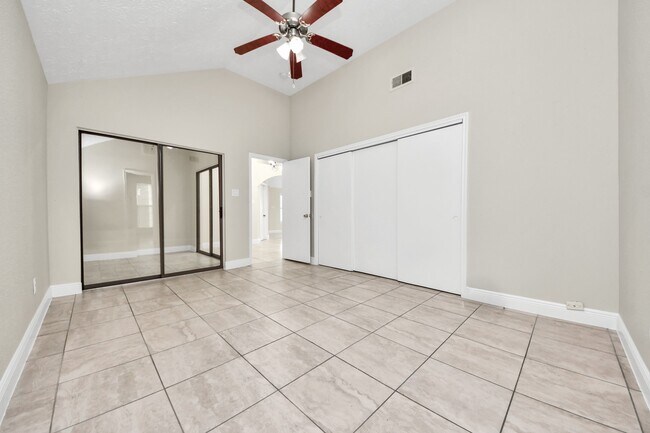 Building Photo - 5039 E Pagewick Dr