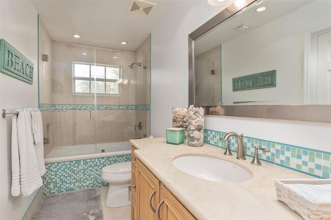 Building Photo - 9240 SW 69th Ct