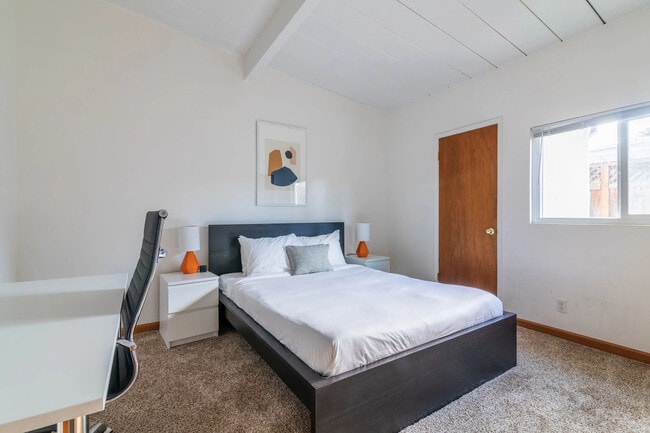 Building Photo - 814 Emily Dr