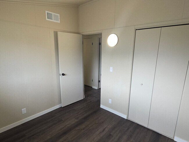Building Photo - 1741 Warwick Wy