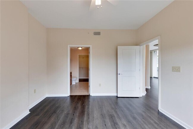 Building Photo - 3040 Peachtree Rd NW