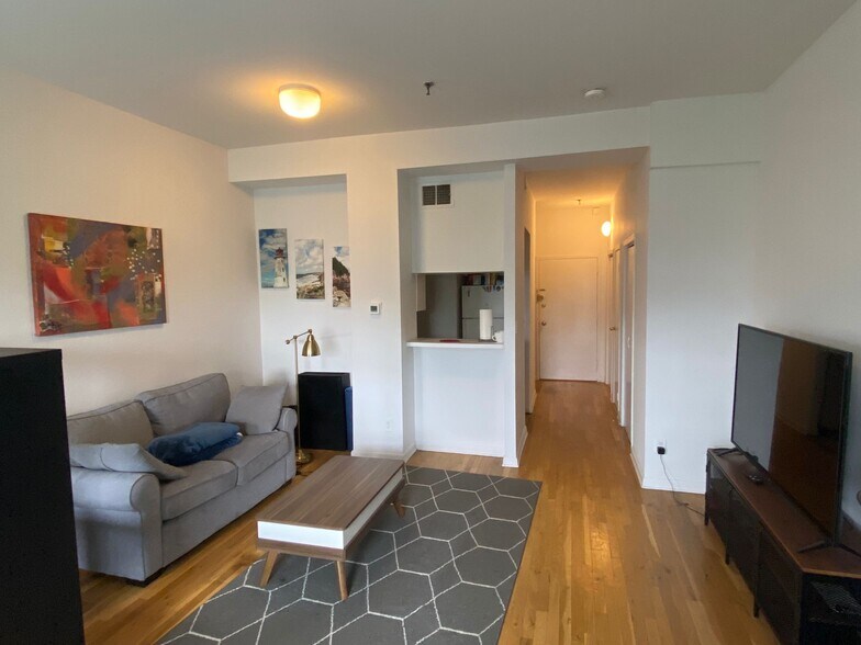 Building Photo - 227 Christopher Columbus Dr