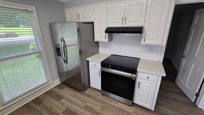 Building Photo - 405 Brentwood Dr