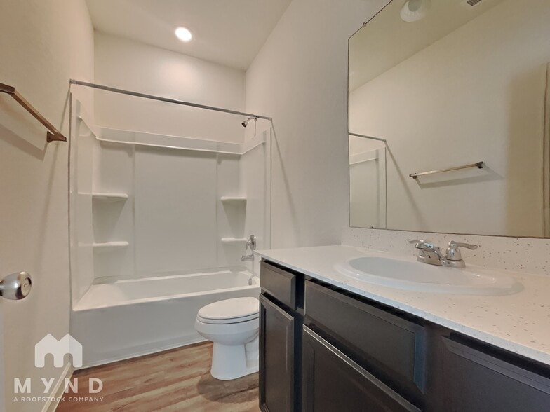 Building Photo - 1056 Banyon Tree Ln
