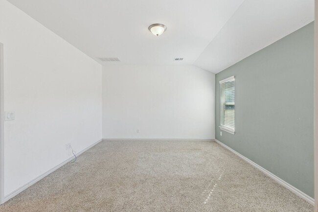 Building Photo - Stunning 4-Bed Home in Deer Creek Schools with Open Floorplan & Community Amenities