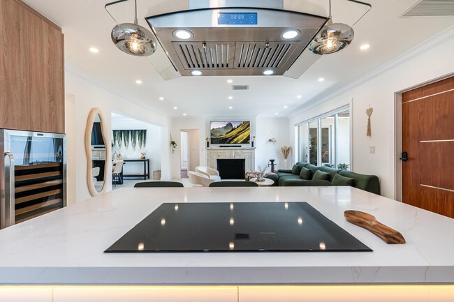 Building Photo - 616 NE 16th Terrace