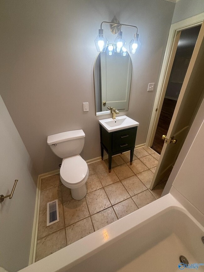 Building Photo - 1308 McClung Ave SE