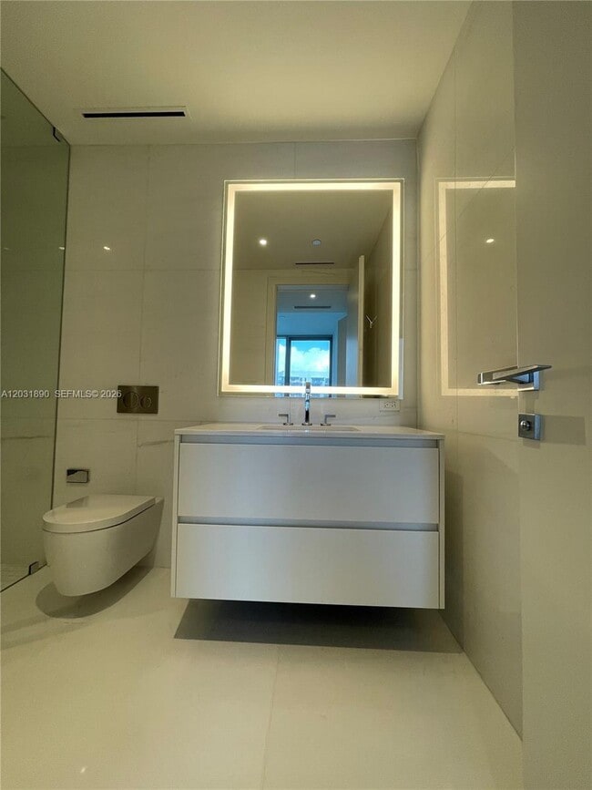 Building Photo - 300 Biscayne Blvd Way