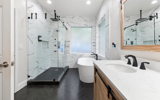 Building Photo - 109 Enchanted Dr