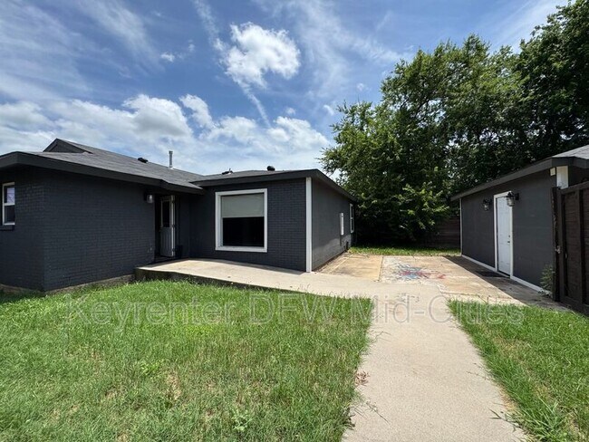 Building Photo - 2703 Downing Ave