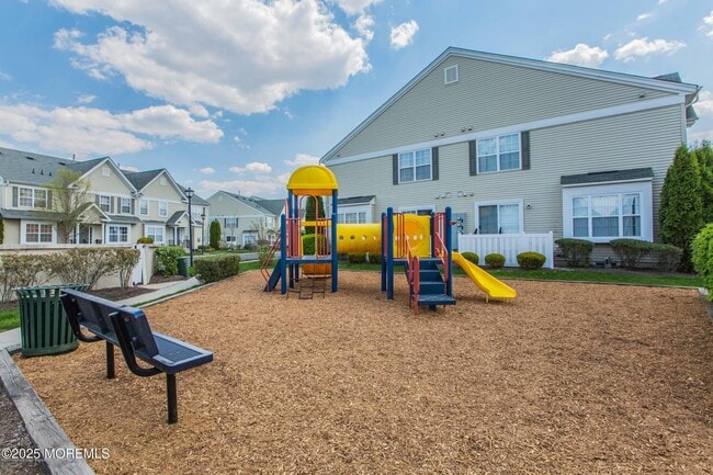 Building Photo - 10 Brookfield Dr