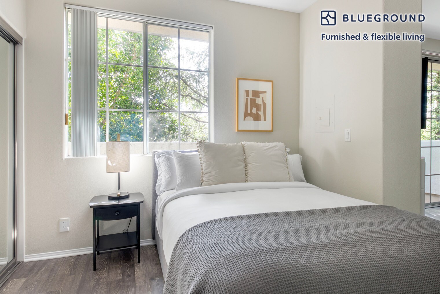 Building Photo - 114 N Doheny Dr