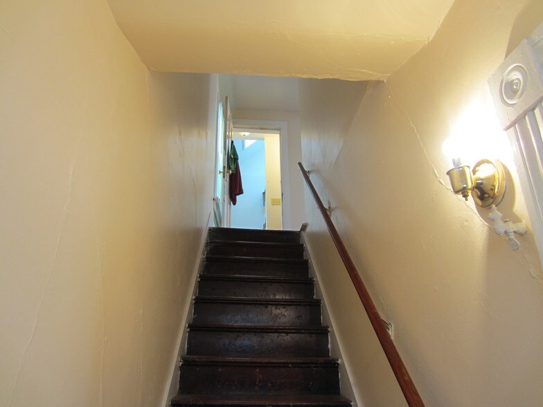 Building Photo - 1330 Vermont St