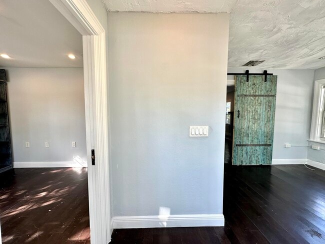 Building Photo - 101 C St