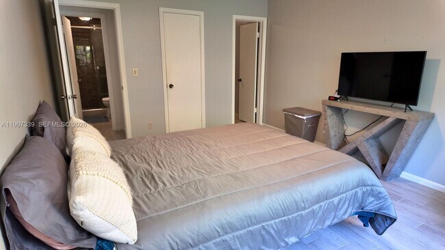 Building Photo - 5840 NE 22nd Way