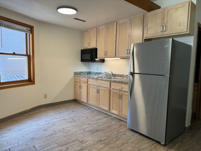 Building Photo - 408