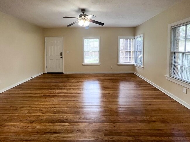 Building Photo - 2734 SW 3rd Pl