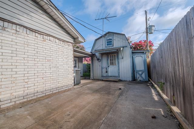 Building Photo - 1321 Mercedes St
