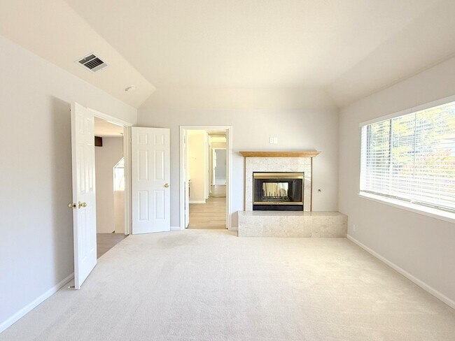 Building Photo - 20 Stratford Ct